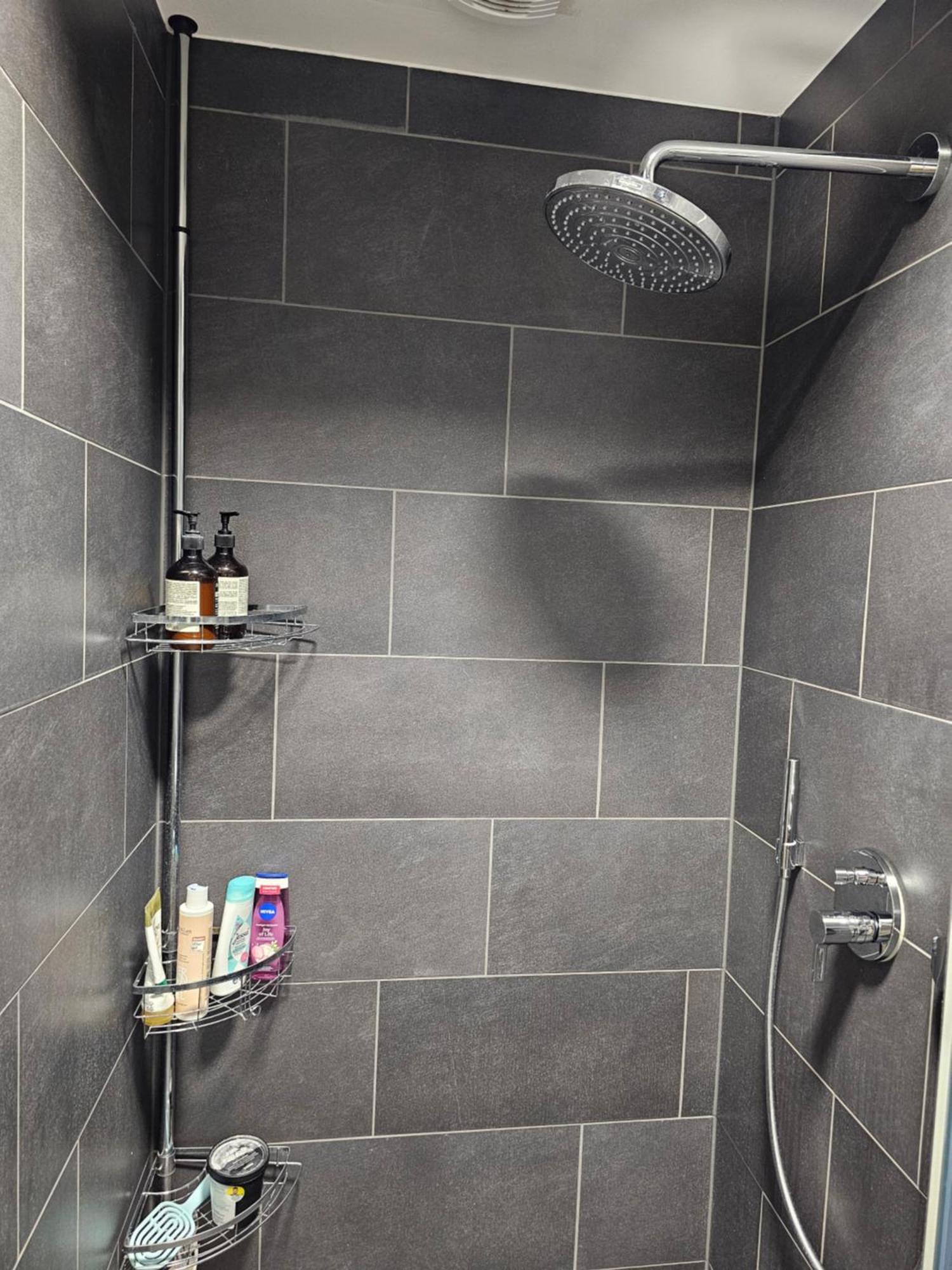 Apartment 3 2 Bathrooms 2 Toilets New Center Of Underground Parking Space Contactless Self Check-in Dusseldorf