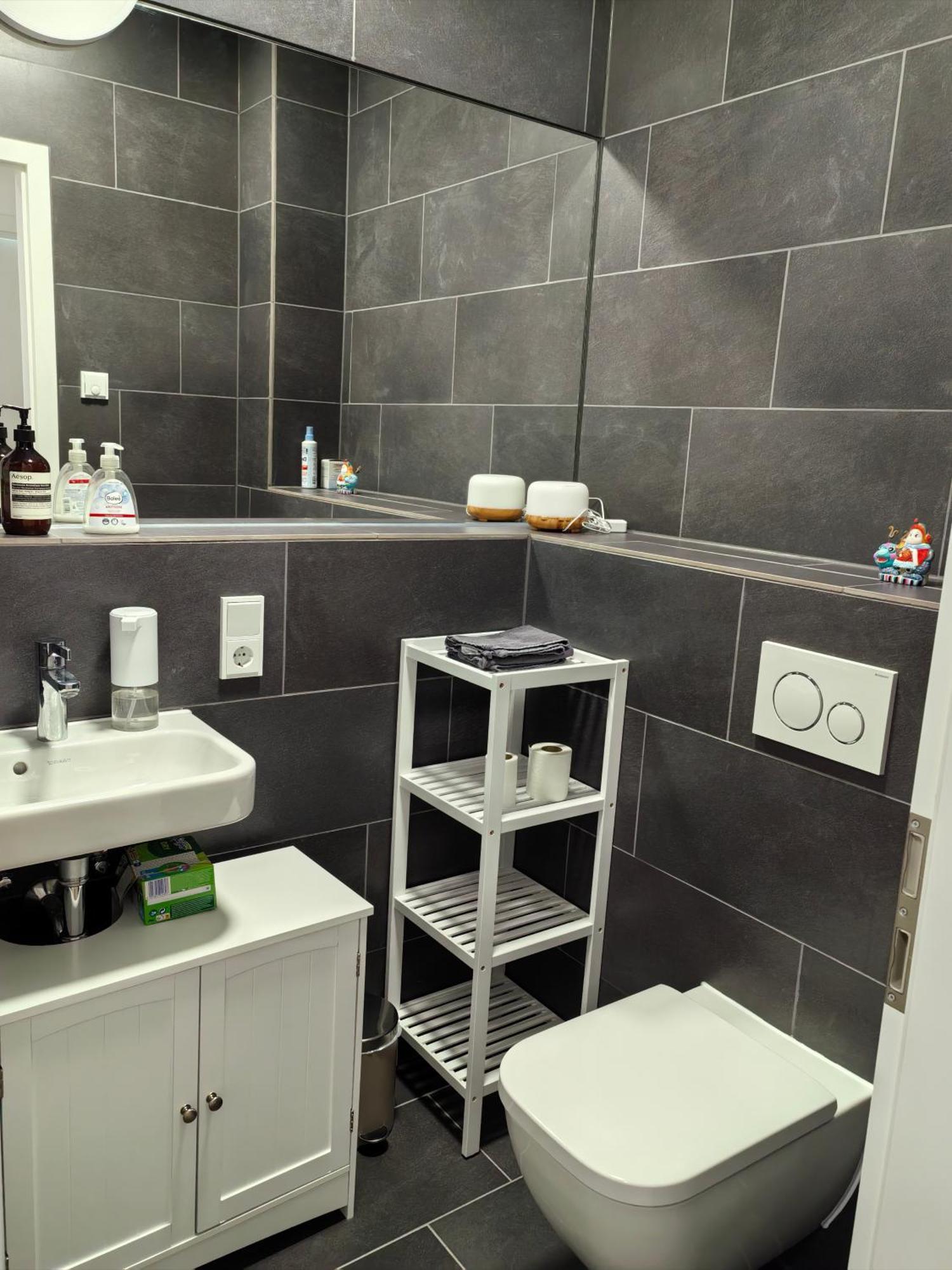 3 2 Bathrooms 2 Toilets New Center Of Underground Parking Space Contactless Self Check-in Dusseldorf