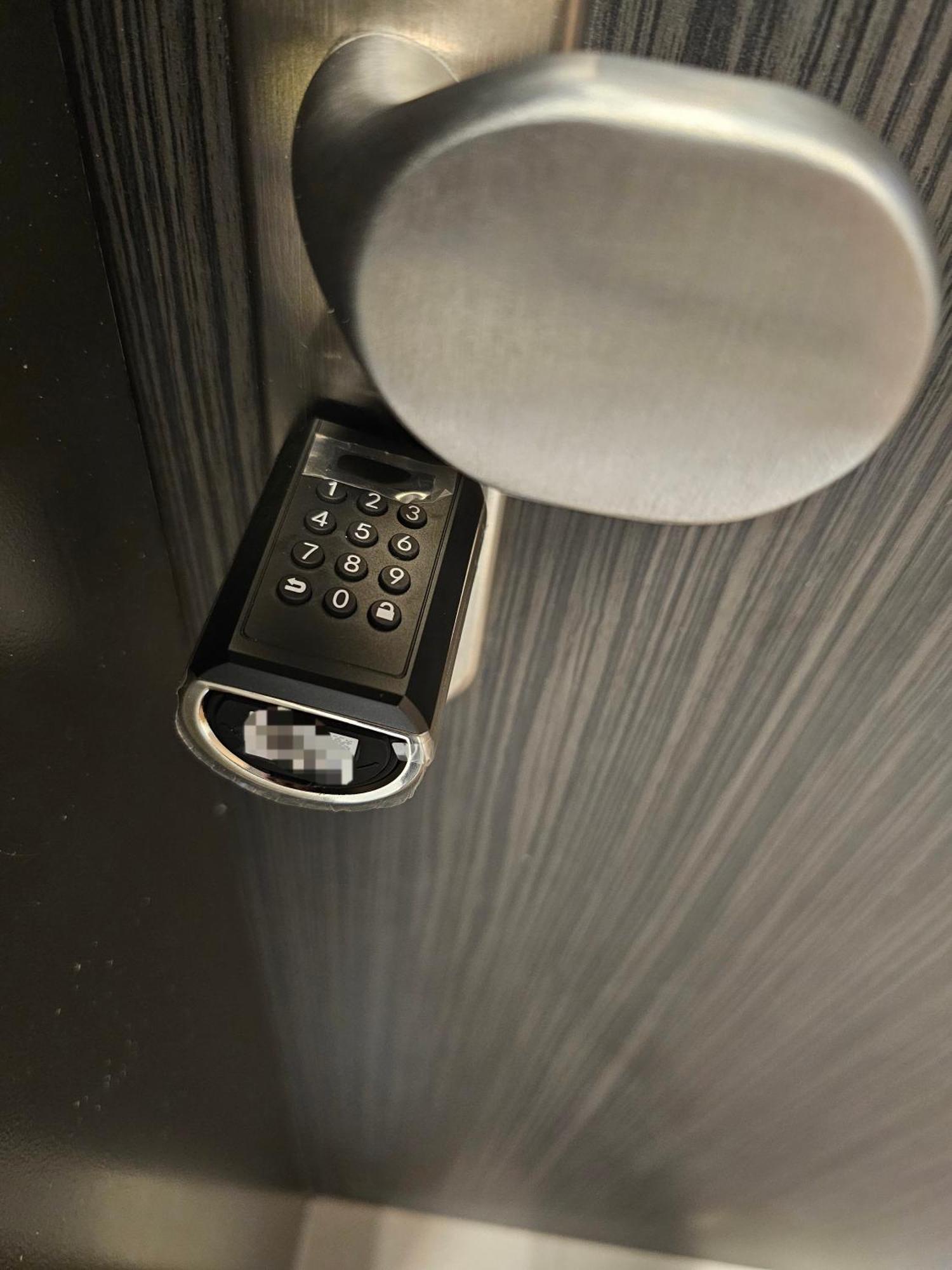 3 2 Bathrooms 2 Toilets New Center Of Underground Parking Space Contactless Self Check-in Apartment Düsseldorf