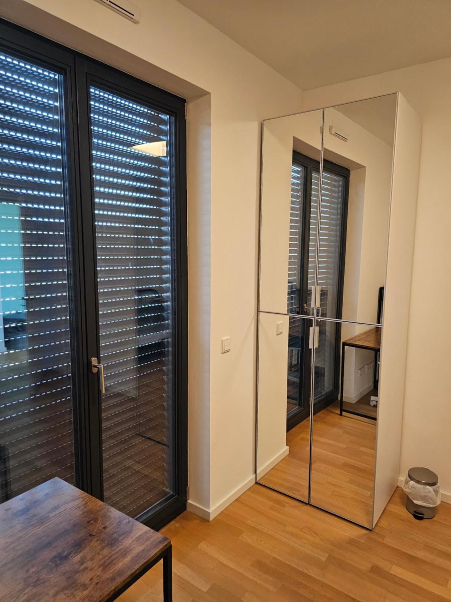 Apartment 3 2 Bathrooms 2 Toilets New Center Of Underground Parking Space Contactless Self Check-in Düsseldorf