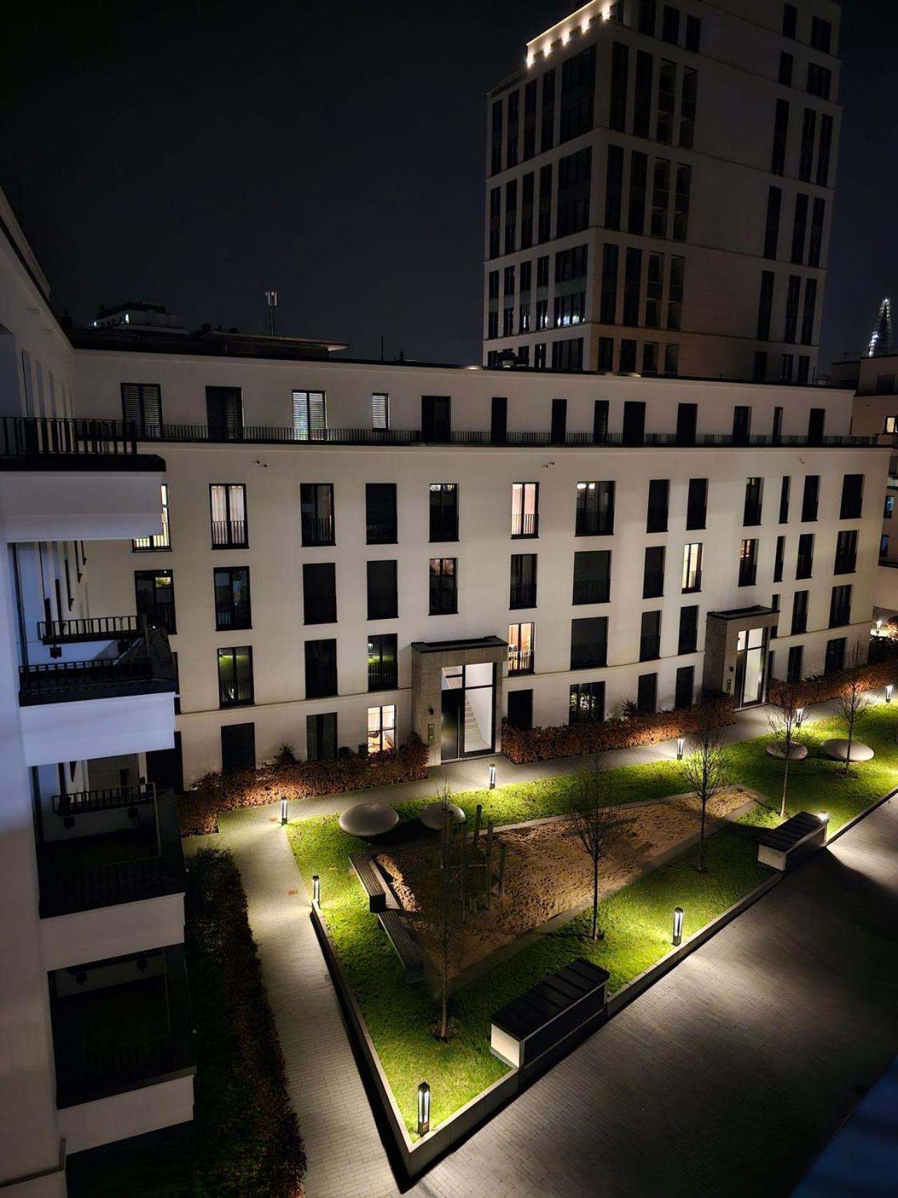 3 2 Bathrooms 2 Toilets New Center Of Underground Parking Space Contactless Self Check-in Apartament