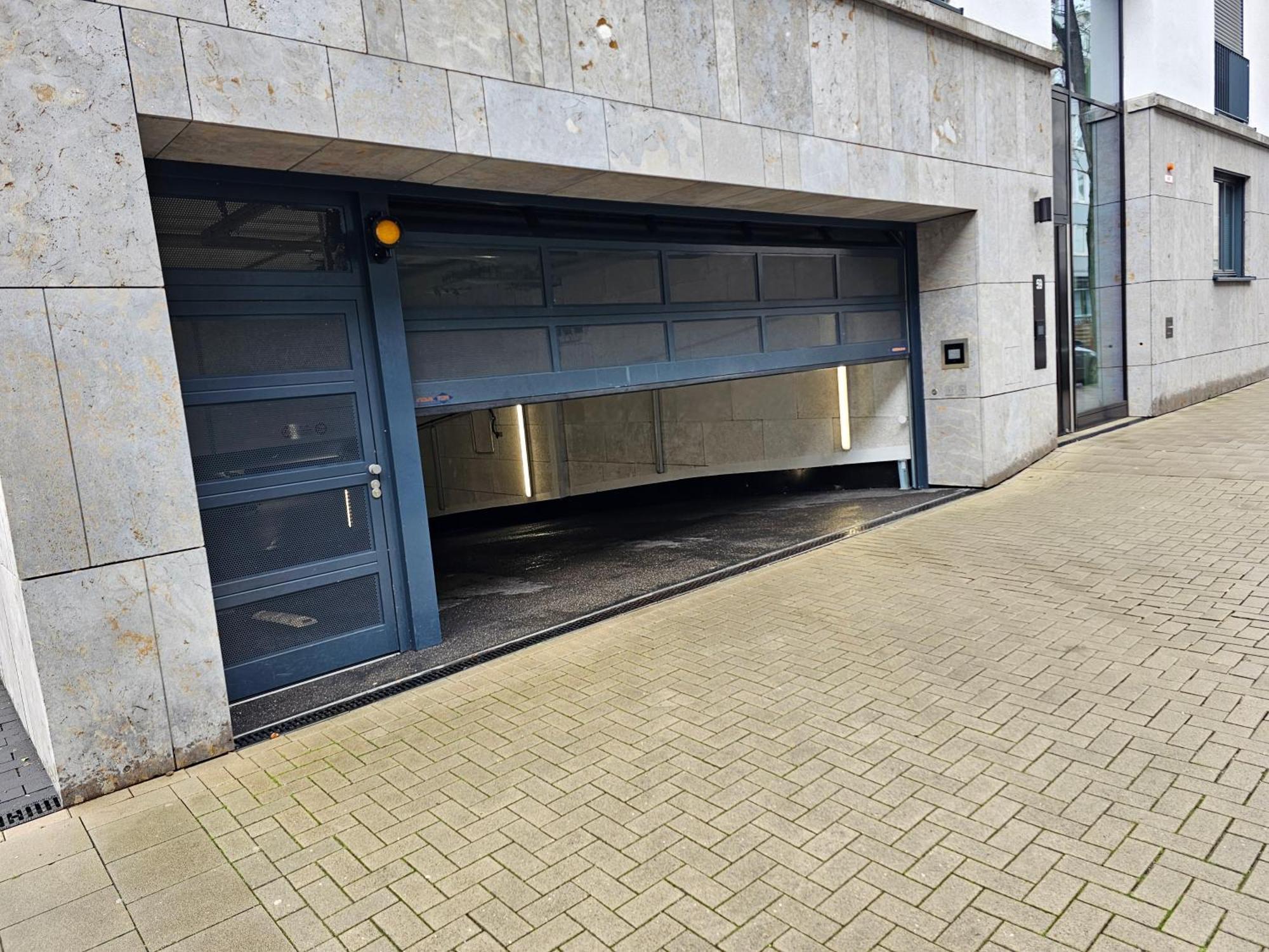 Apartament 3 2 Bathrooms 2 Toilets New Center Of Underground Parking Space Contactless Self Check-in *